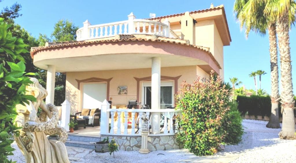 lovely 2/3  bedroom detached villa in the country side near Hondon de las Nieves