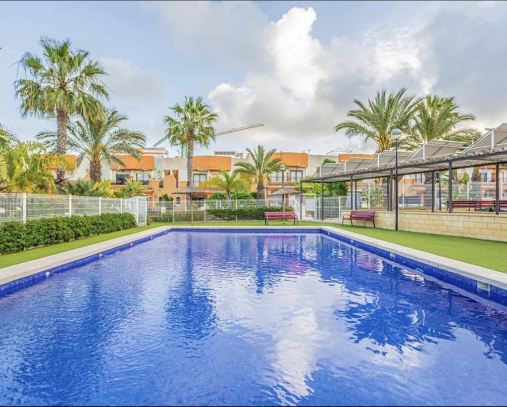 mooi heren huis met verwarmd gemeenschappelijk zwembad Playa flamenca in Orihuela costa