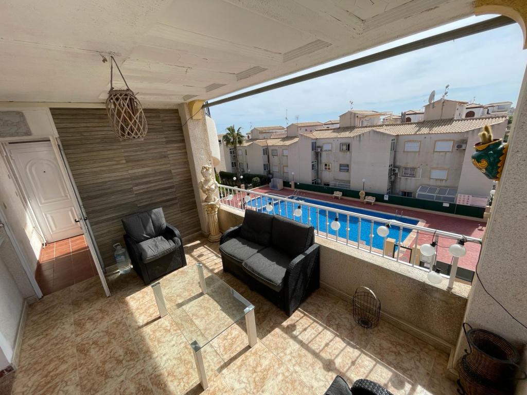 2 bedroom corner apartment with private roof terrace in Los Altos