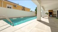 Fantastische villa met 4 slaapkamers, 5 badkamers, garage en zwembad op een perceel van 805 m2 in Los Balcones