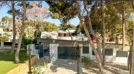 Fantastische villa met 4 slaapkamers, 5 badkamers, garage en zwembad op een perceel van 805 m2 in Los Balcones