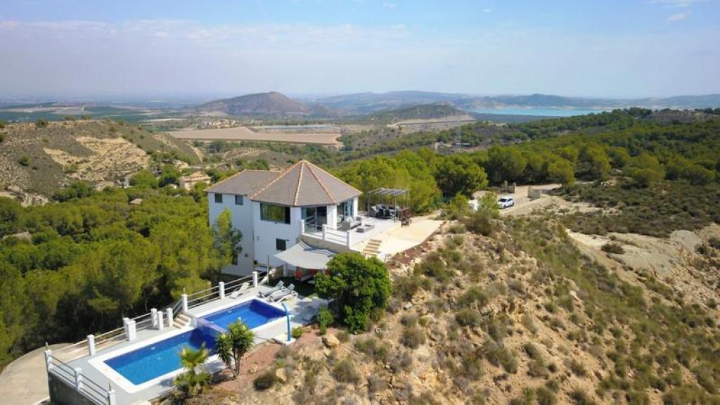 5 slpkamer 3 badkamer villa with stunning views in Torremendo