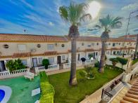 Sunny South-Facing 2-Bed Bungalow with Roof Terrace & Pool Views