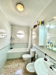 Sunny South-Facing 2-Bed Bungalow with Roof Terrace & Pool Views