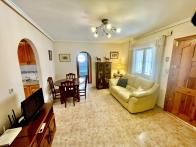 Sunny South-Facing 2-Bed Bungalow with Roof Terrace & Pool Views