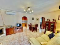 Sunny South-Facing 2-Bed Bungalow with Roof Terrace & Pool Views