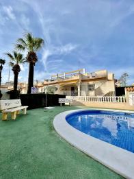 Sunny South-Facing 2-Bed Bungalow with Roof Terrace & Pool Views