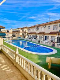 Sunny South-Facing 2-Bed Bungalow with Roof Terrace & Pool Views