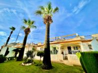 Sunny South-Facing 2-Bed Bungalow with Roof Terrace & Pool Views