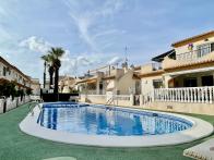 Sunny South-Facing 2-Bed Bungalow with Roof Terrace & Pool Views