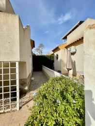 Sunny South-Facing 2-Bed Bungalow with Roof Terrace & Pool Views