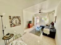 Leuk rijtjes huis 2 slaapkaner 2 badkamer in la florida