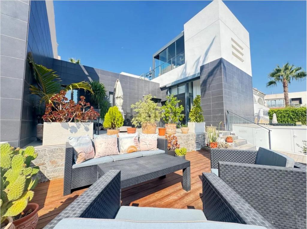 prachtige moderne gerenoveerde 2 slaapkamer 2 badkamer duplex in Campoamor