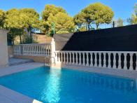 Vrijstaande villa met verwarmd zwembad in Monte Golf, Las Filipinas