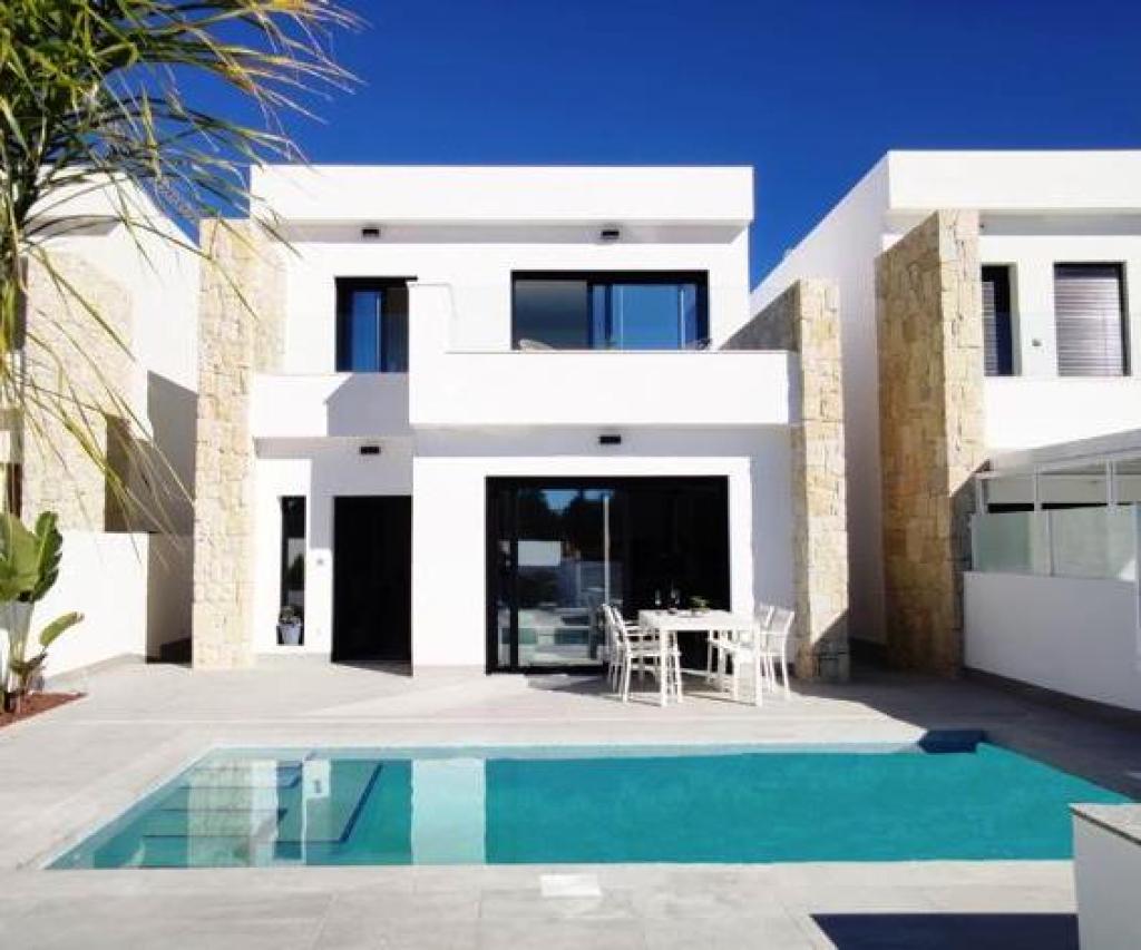 stunning 3 bed 3 bath villa with private pool in La Marina 